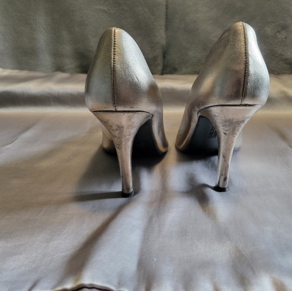 Silver Heeled Pumps - Picture 3 of 4